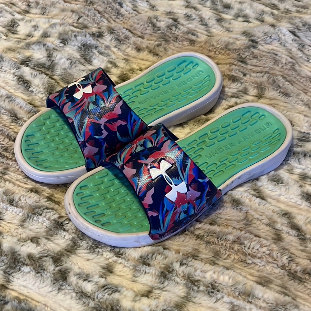 Under Armour slides womens 9 gently used